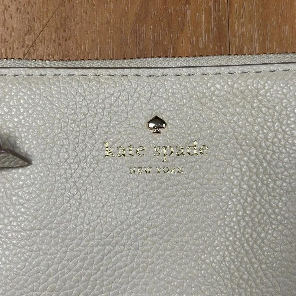 Kate Spade‎ Cream Crossbody Bag Pebbled Leather Zip Top Adjustable Strap